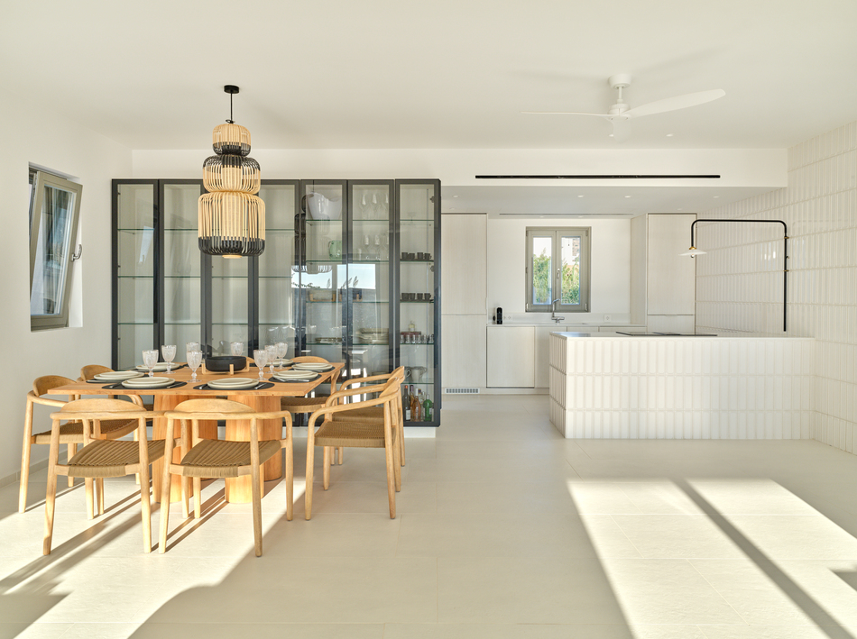 Living & Kitchen Area